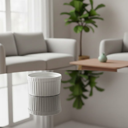 Ceramic bowl in white 