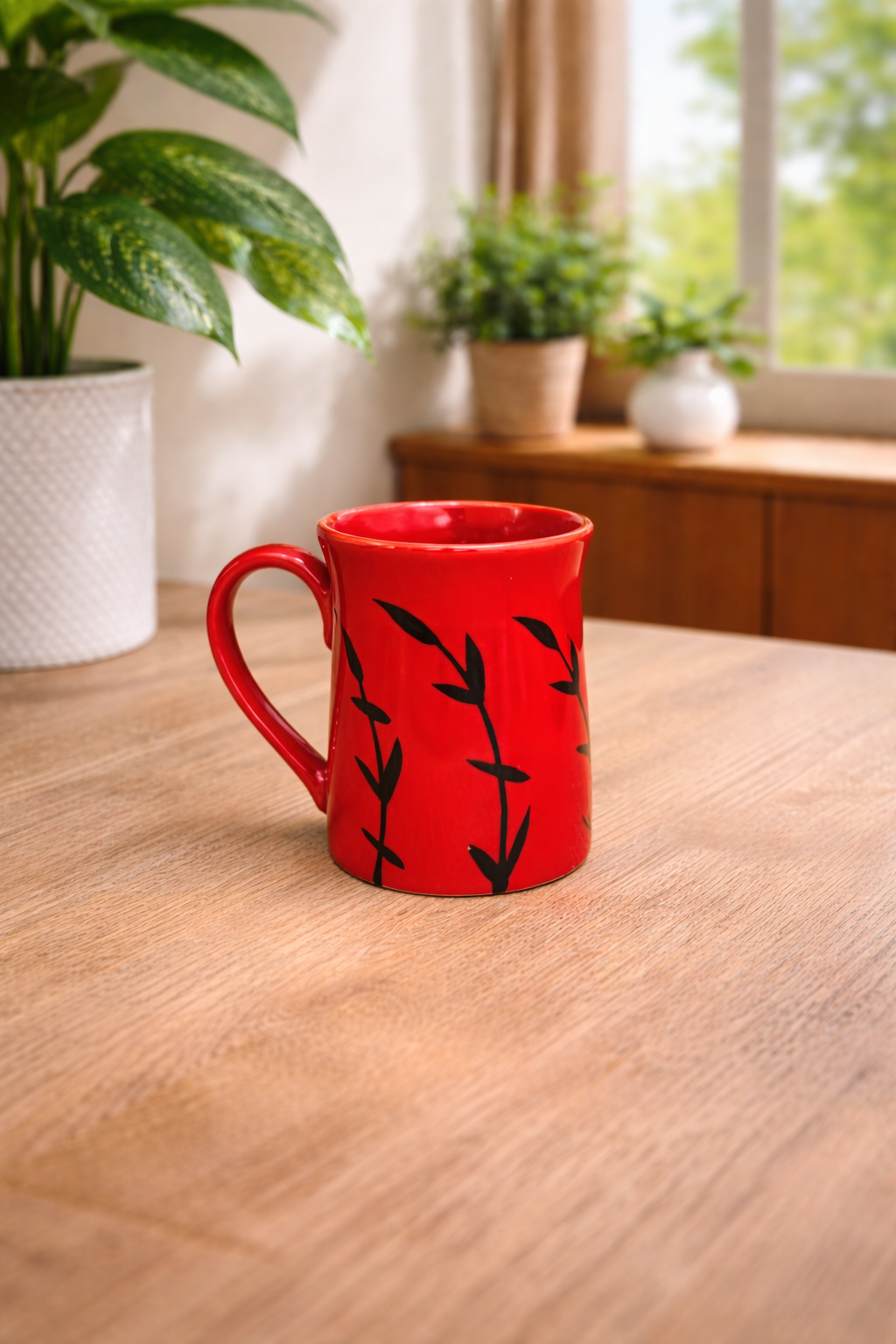 Ceramic coffee mugs in red bamboo 
