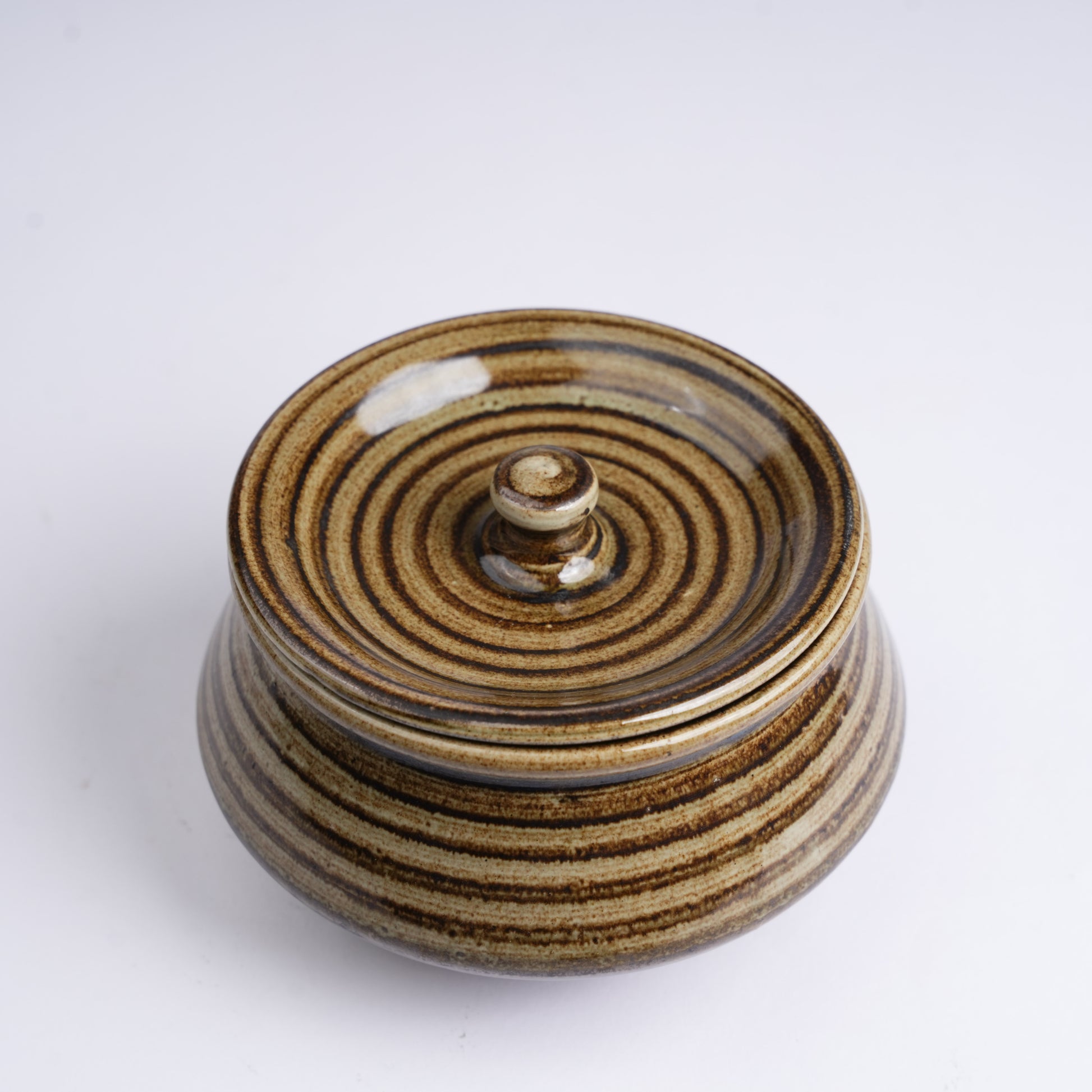 Caffeine Ceramic Handmade Wooden Brown Serving Handi with Lid (Set of 4) - Caffeine Premium Stoneware