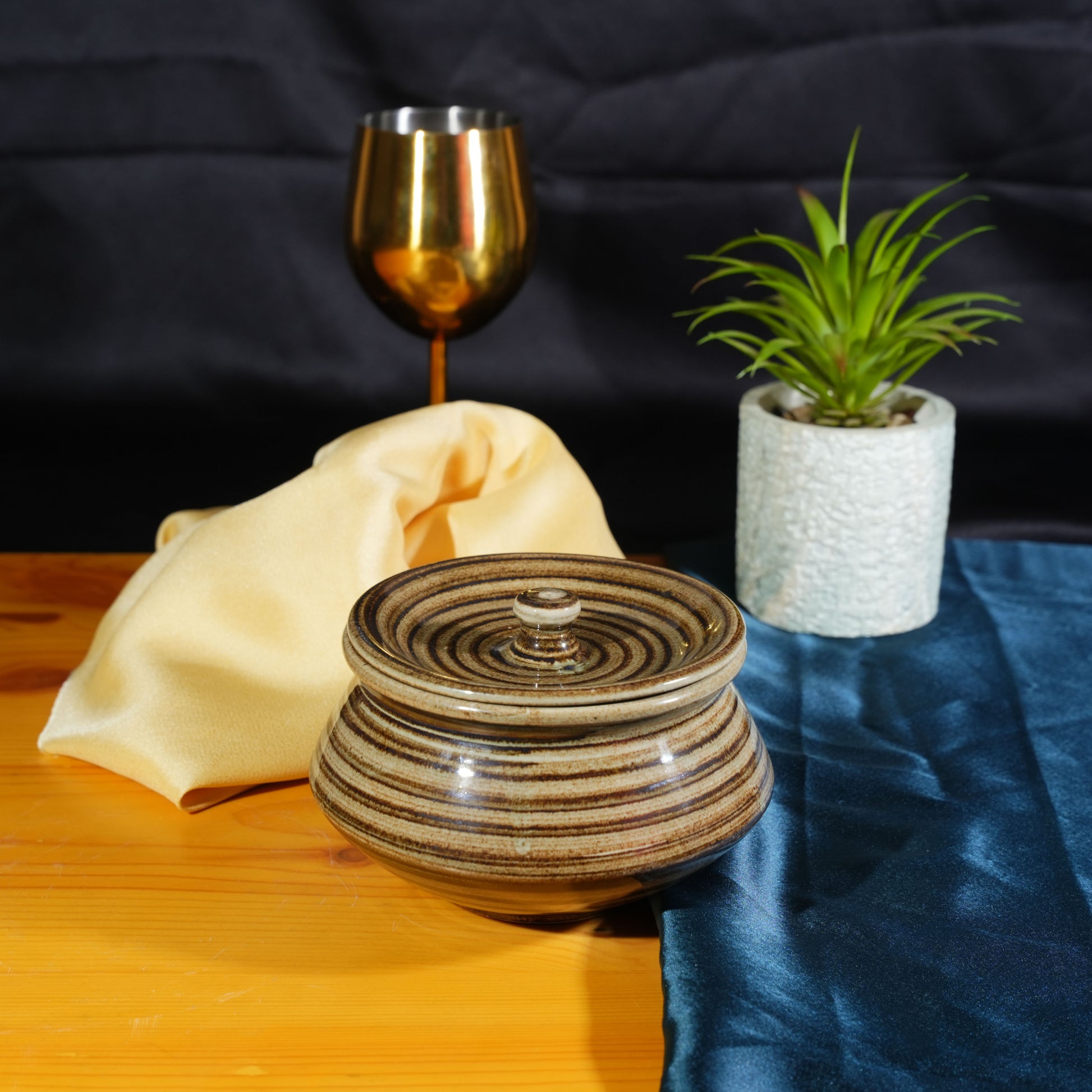 Caffeine Ceramic Handmade Wooden Brown Serving Handi with Lid (Set of 4) - Caffeine Premium Stoneware